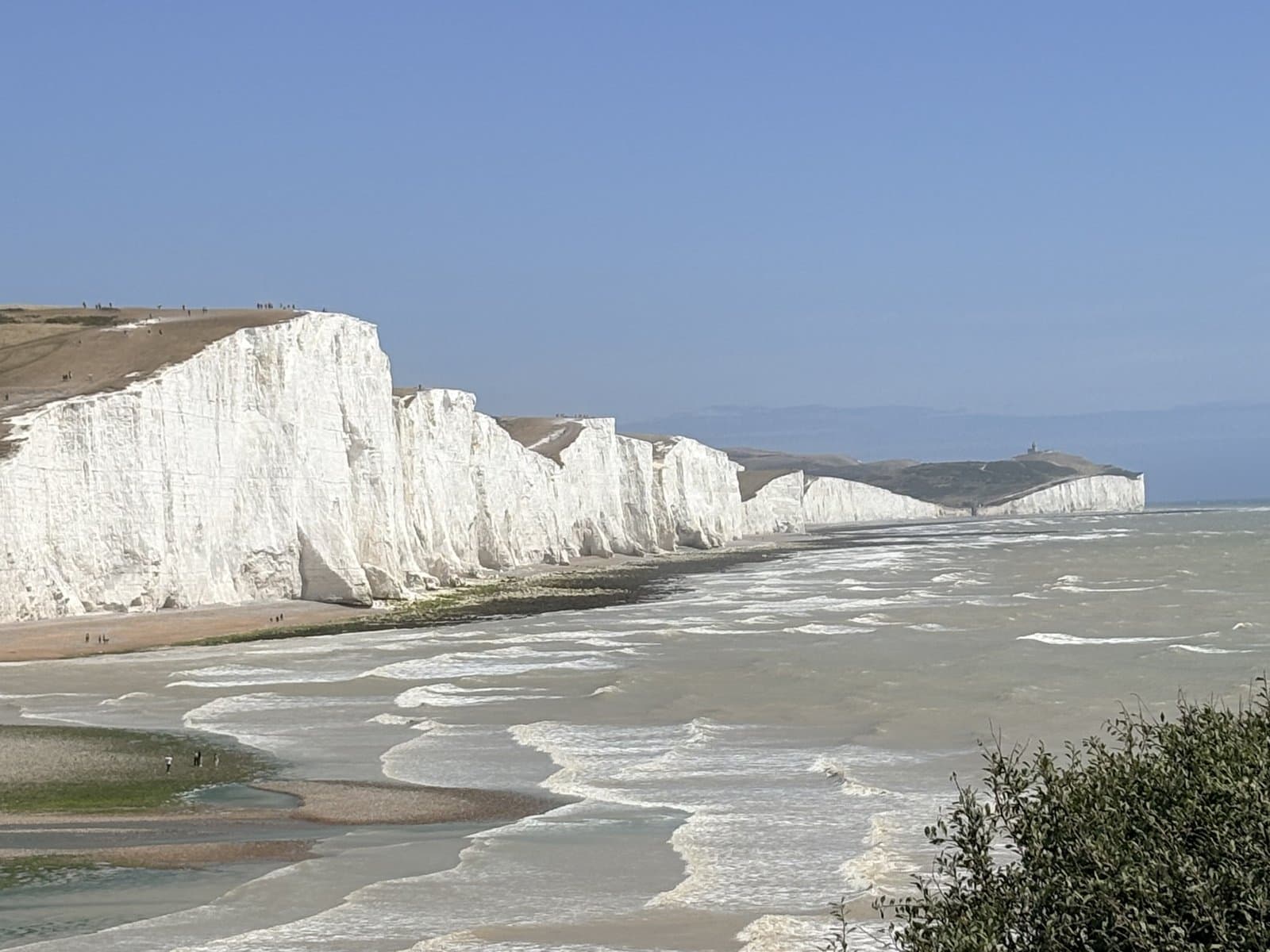 The white wall of the Seven Sisters above the sea