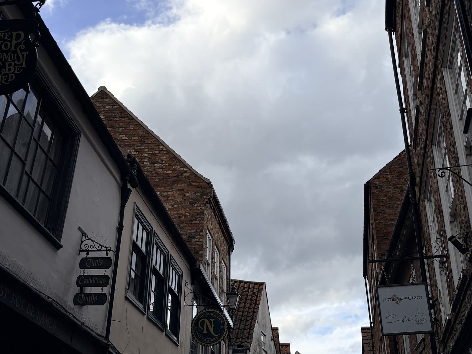 The narrow Shambles between leaning fronts